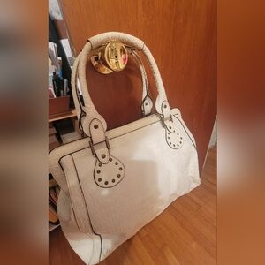 Elegant White Crocodile-Embossed Women's Bag